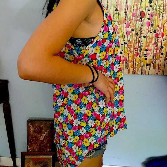 HOST PICK๐NAVY & PINK FLORAL TANK - Picture 4 of 6